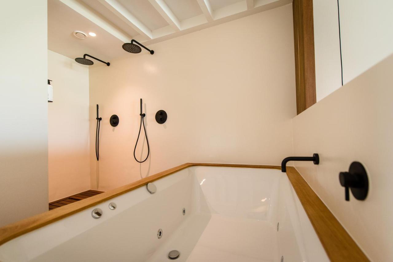 Van Heeckeren Apartments & Suites Nes Нес Екстериор снимка